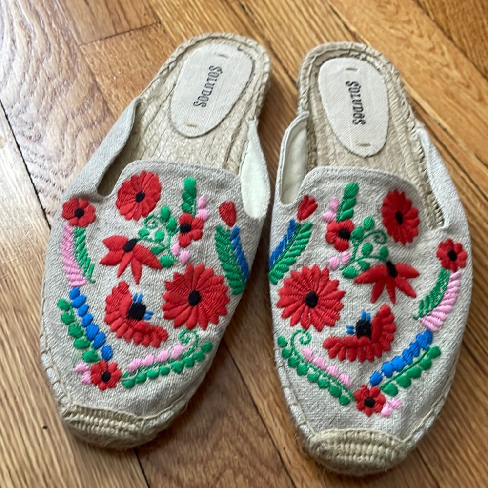 SOLUDOS "Ibiza" Embroidered Mules - Size 7 1/2